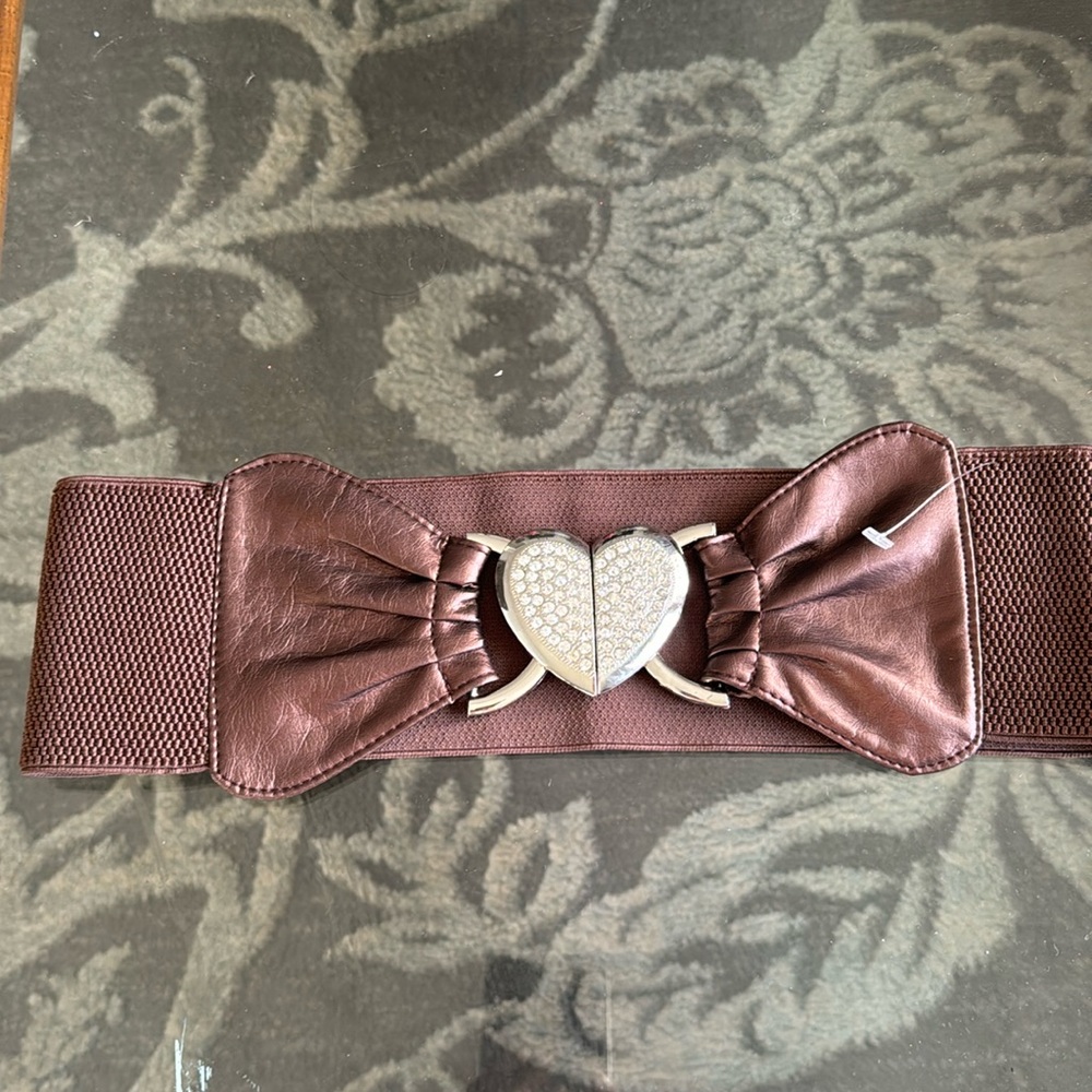 Brown bedazzled buckle stretch belt